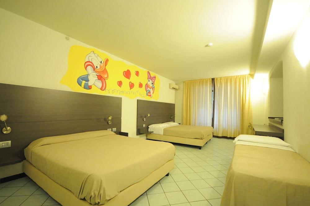 Hotel Tirreno Marina di Massa Zewnętrze zdjęcie
