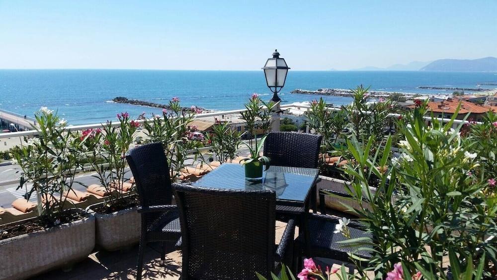 Hotel Tirreno Marina di Massa Zewnętrze zdjęcie