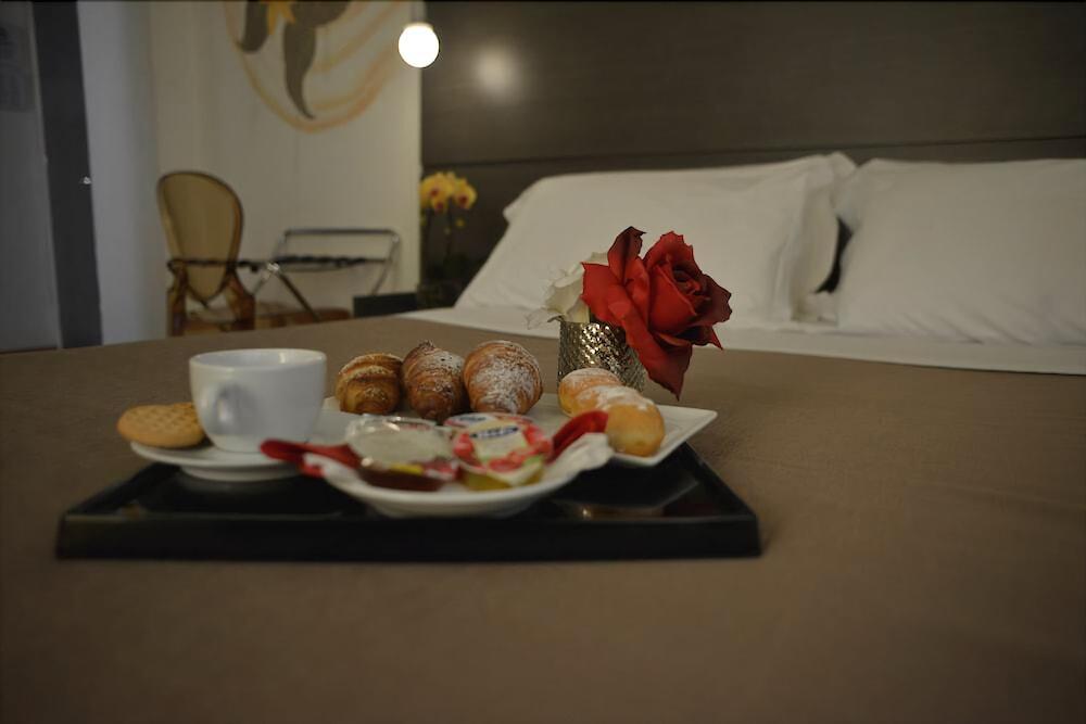 Hotel Tirreno Marina di Massa Zewnętrze zdjęcie