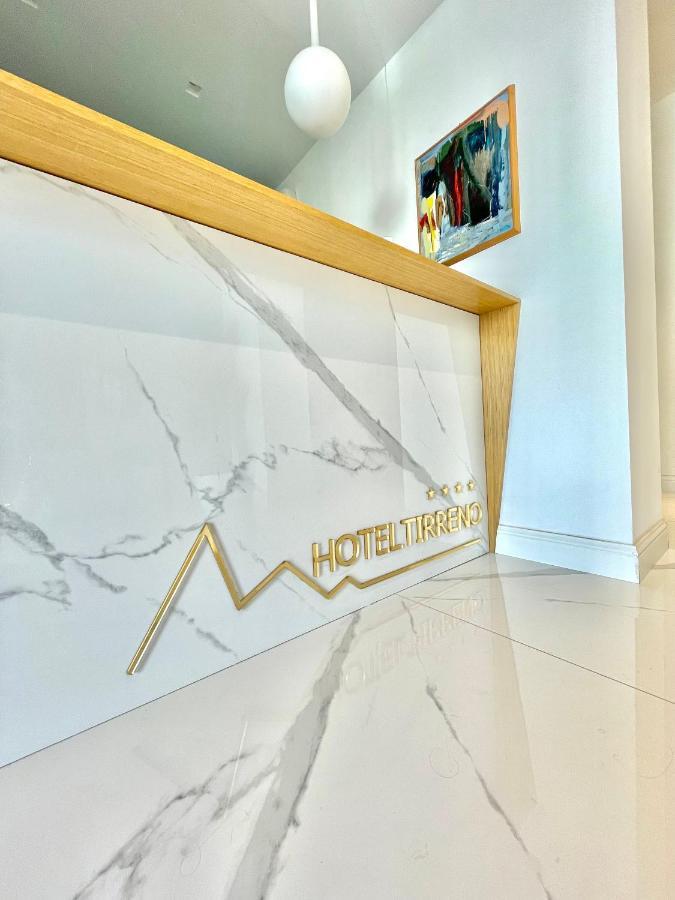Hotel Tirreno Marina di Massa Zewnętrze zdjęcie