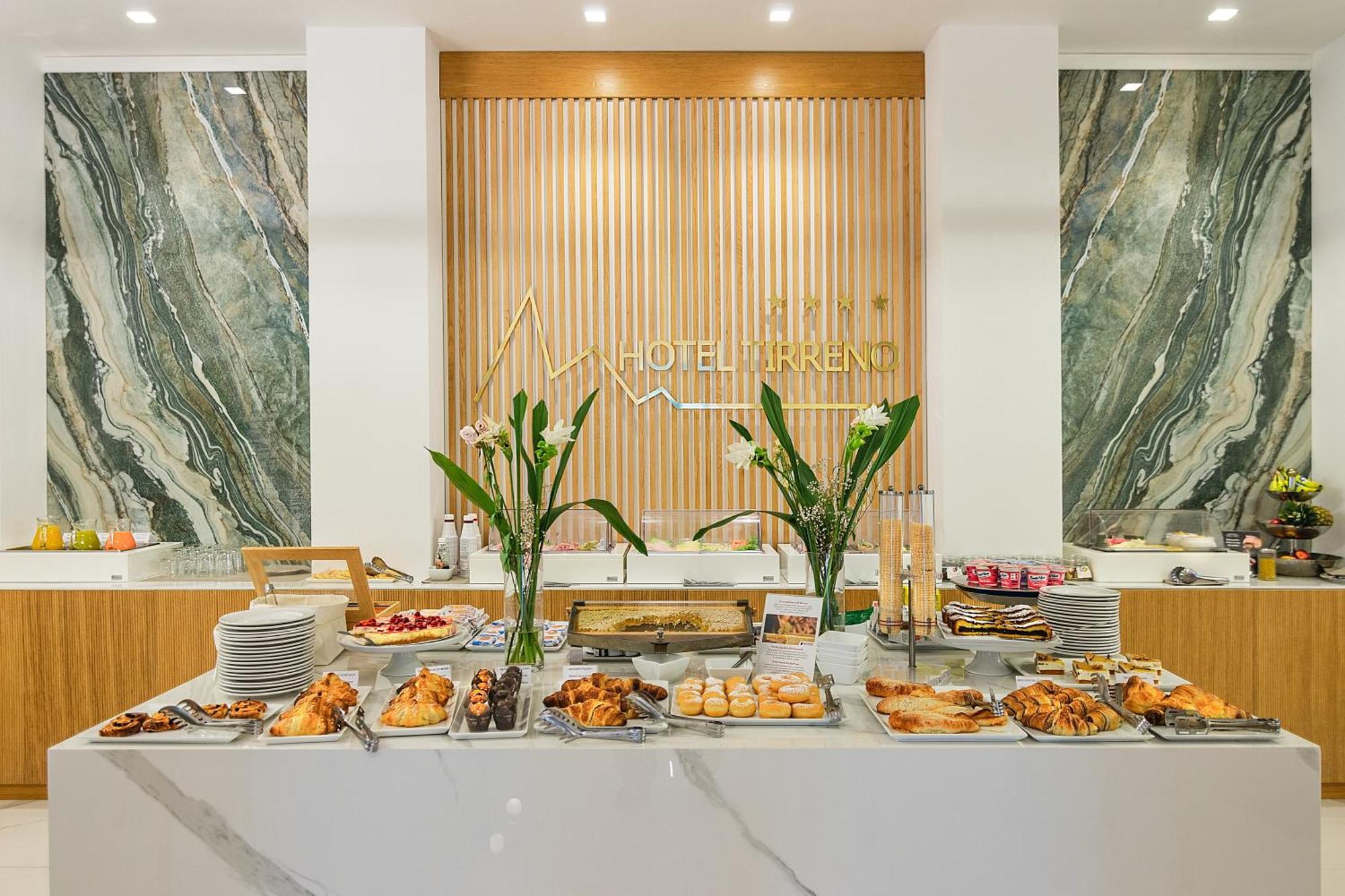 Hotel Tirreno Marina di Massa Zewnętrze zdjęcie