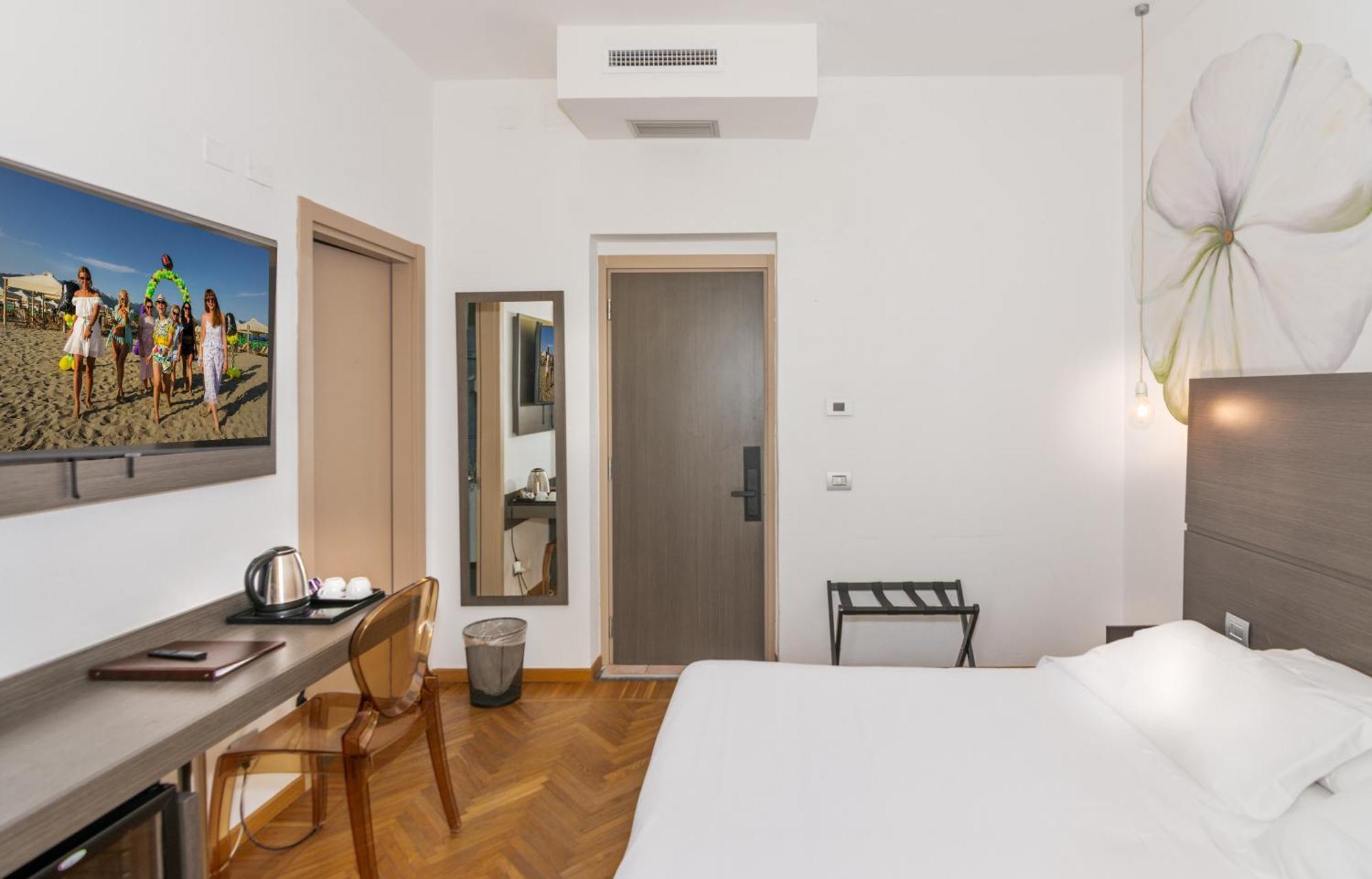 Hotel Tirreno Marina di Massa Zewnętrze zdjęcie